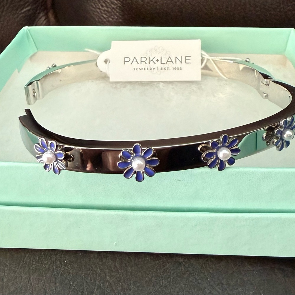 Brand new Park Lane Freesia Bangle